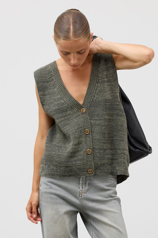 VERY NEAT Жилет 579460 ЕВ 30260/ш зеленый