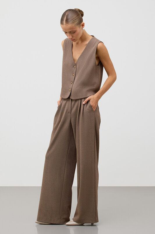 VERY NEAT Жилет 579549 ЕВТ 3352 черный кофе