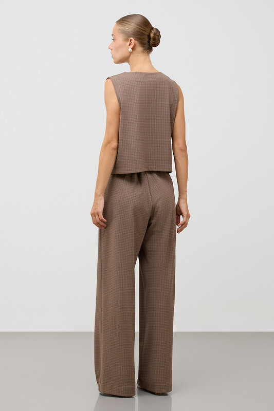 VERY NEAT Жилет 579549 ЕВТ 3352 черный кофе