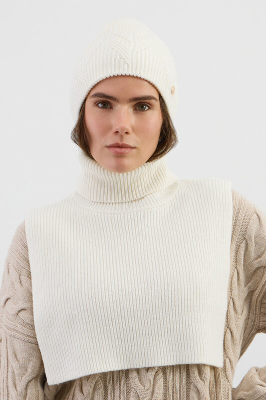 VERY NEAT Шапка 579646 ЕВ 20022/ш белый