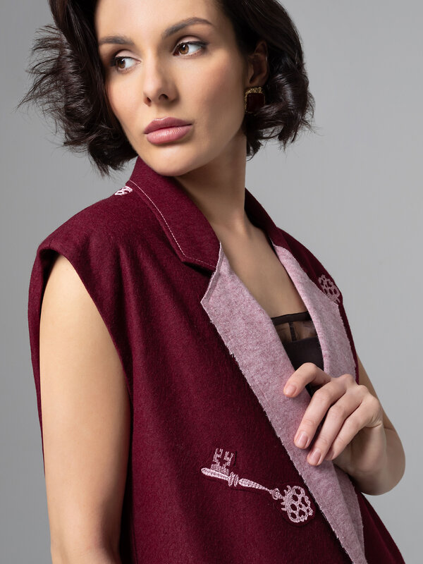 CHARUTTI Жилет 580416 12568 Бордовый