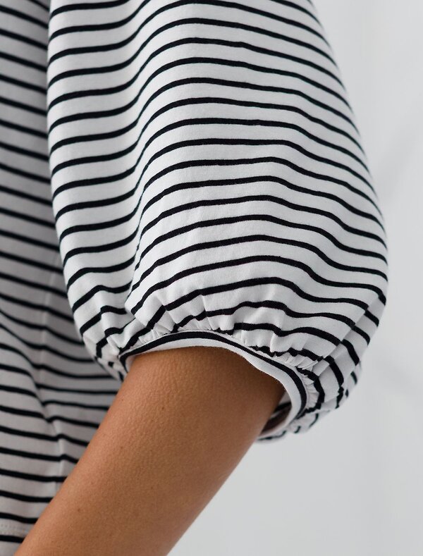 VILATTE Джемпер 580937 D49.149 белый-черный