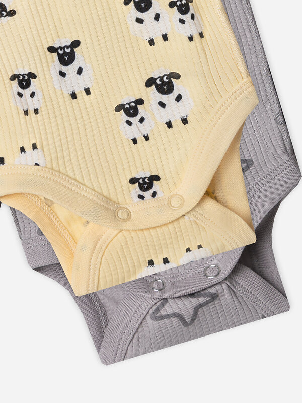 MARK FORMELLE Боди детское 582592 13018-1-2 барашки на абрикосовом +звездочки на сером