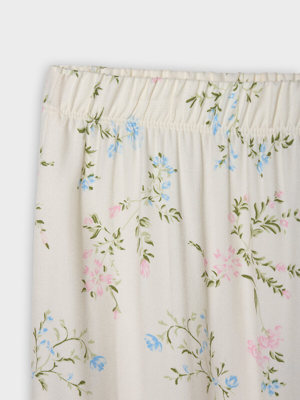 MARK FORMELLE Костюм 582785 592494-1 веточки на св.молочном