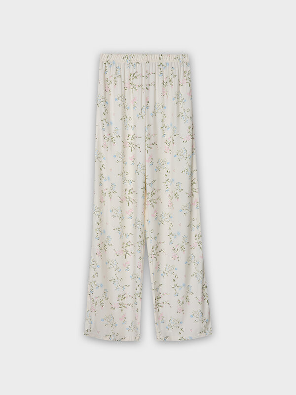 MARK FORMELLE Костюм 582785 592494-1 веточки на св.молочном