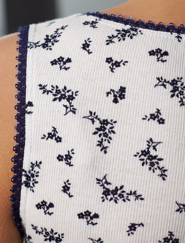 VILATTE Платье 583365 D42.120 белый-т.синий цветы