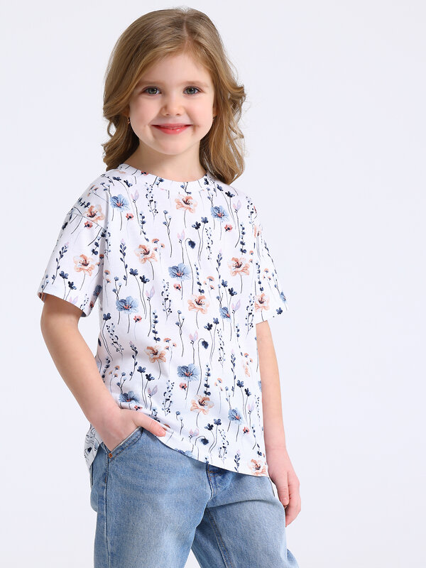 Апрель Футболка 583792 1ДДФК5052001н нежные цветы на белом