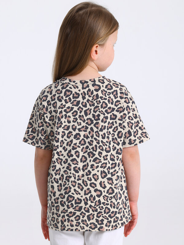 Апрель Футболка 583795 1ДДФК5052001н коричневый леопард на бежевом