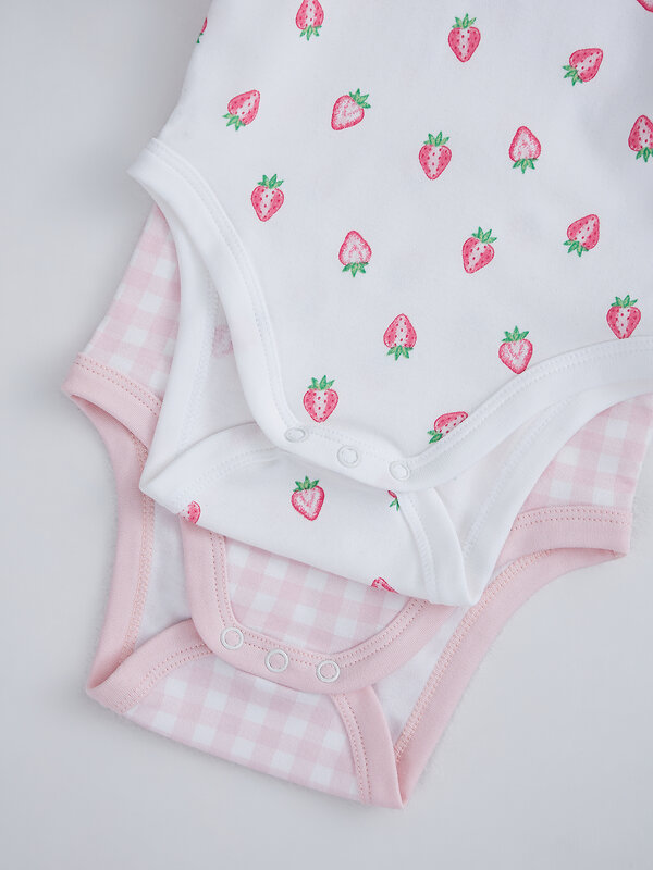 MARK FORMELLE Боди детское 586622 13015-2 розовая клетка на белом +клубничка на белом