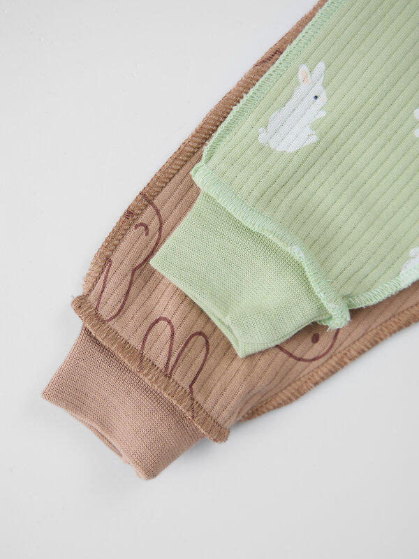 MARK FORMELLE Ползунки 586763 85118-1-2 зайки на бежевом +зайчата на св.зеленом