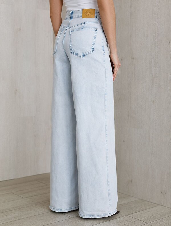 VILATTE Джинсы 586910 D54.320 светло-голубой