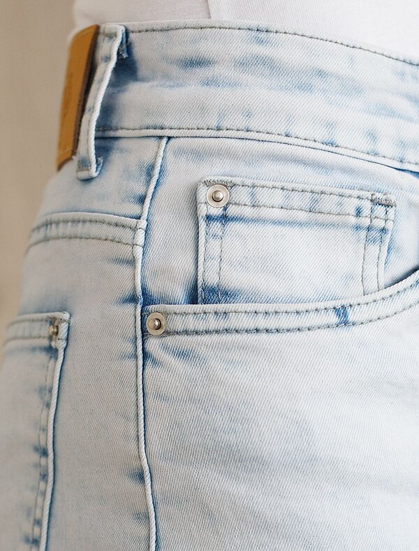 VILATTE Джинсы 586910 D54.320 светло-голубой