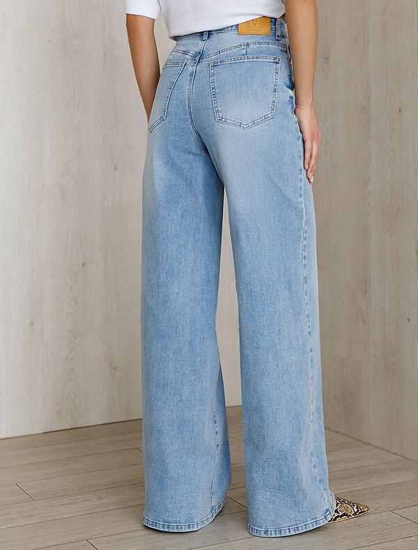 VILATTE Джинсы 586911 D54.320 голубой