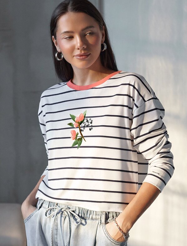 VILATTE Джемпер 587408 D49.148 белый-т.синий_цветок