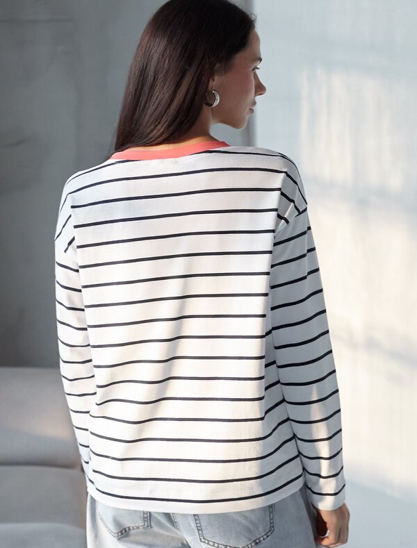 VILATTE Джемпер 587408 D49.148 белый-т.синий_цветок