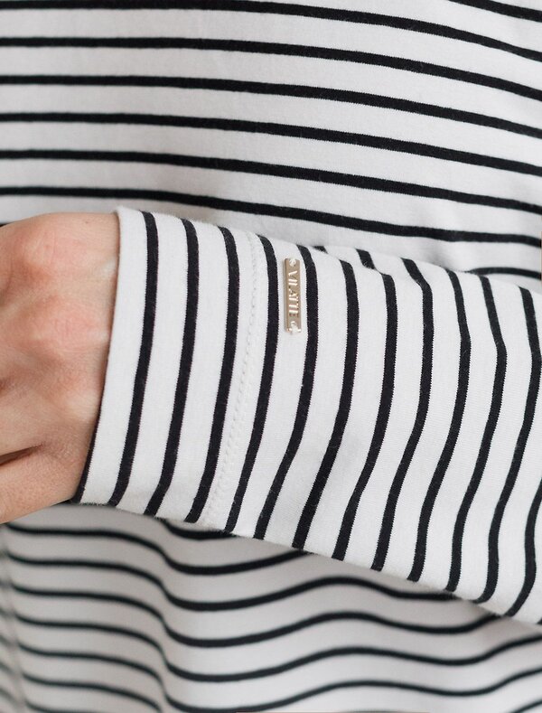 VILATTE Джемпер 587410 D49.148 белый-черный_цветок