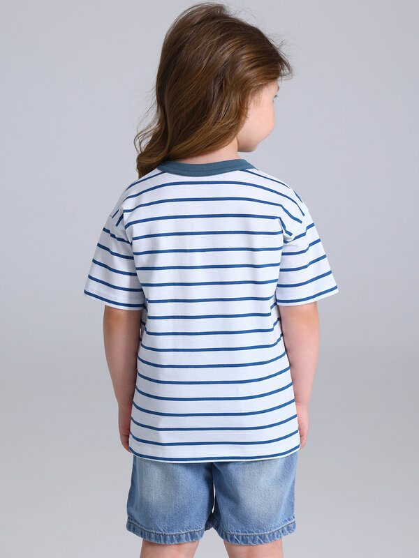 Апрель Футболка 587600 1ДДФК5059001н полоска белый+синий+темно-голубой325 / Три сердечка вышивка