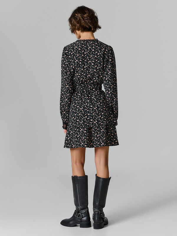 MARK FORMELLE Платье 587644 154037 розочки на черном