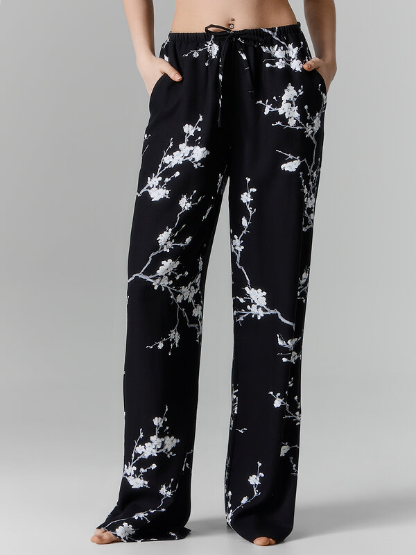 MARK FORMELLE Брюки 588064 532431-3 сакура на черном