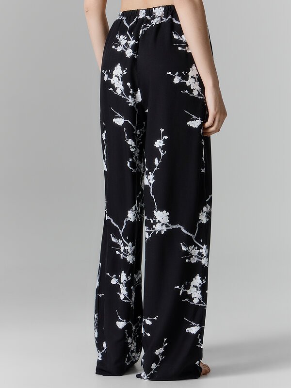 MARK FORMELLE Брюки 588064 532431-3 сакура на черном