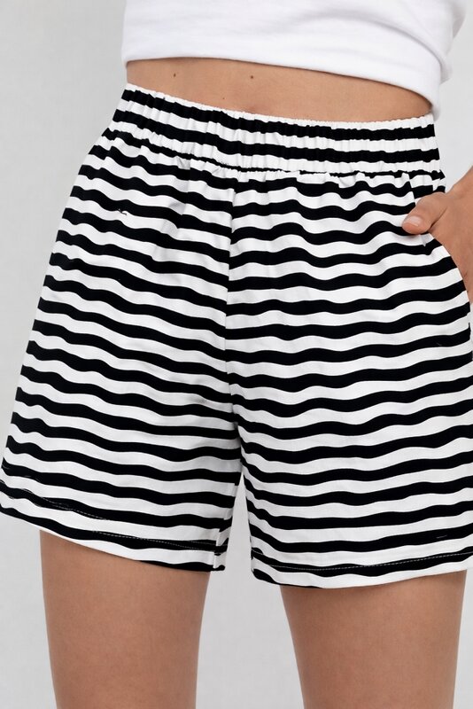 Binita Шорты 588262 296/2-3 черно-белый