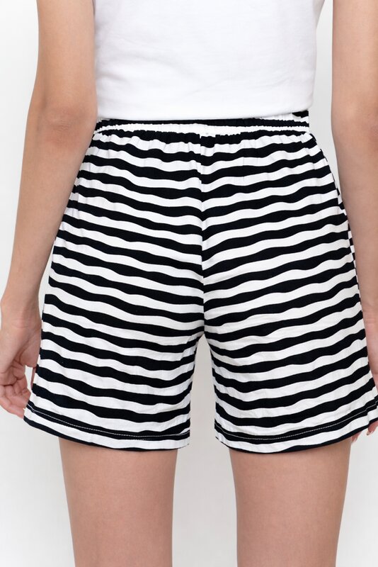 Binita Шорты 588262 296/2-3 черно-белый