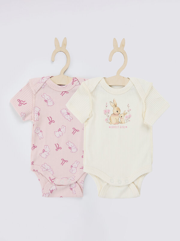 MARK FORMELLE Боди детское 588990 13015-1-2 молочный +бантики и зайки на розовом