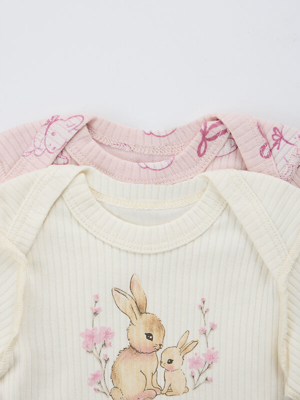 MARK FORMELLE Боди детское 588990 13015-1-2 молочный +бантики и зайки на розовом