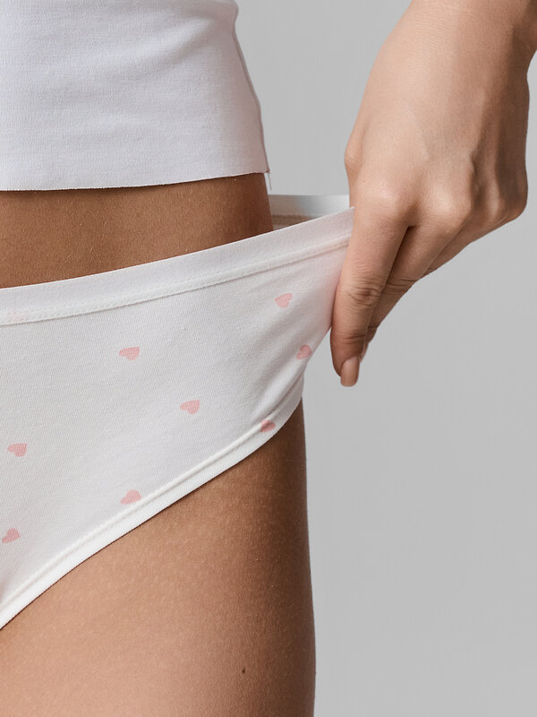 MARK FORMELLE Трусы 589097 412638 сердечки на св.молочном