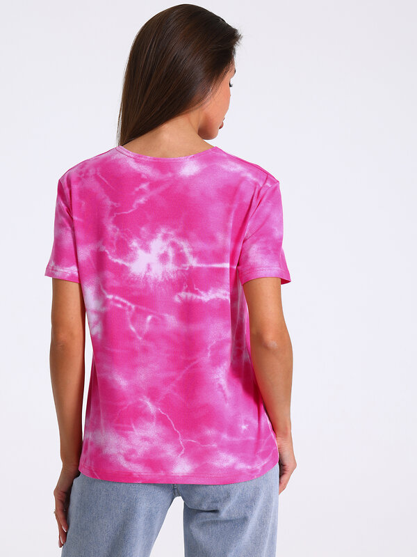 Апрель Футболка 589512 1ЖДФК3302804н тай-дай на фуксии