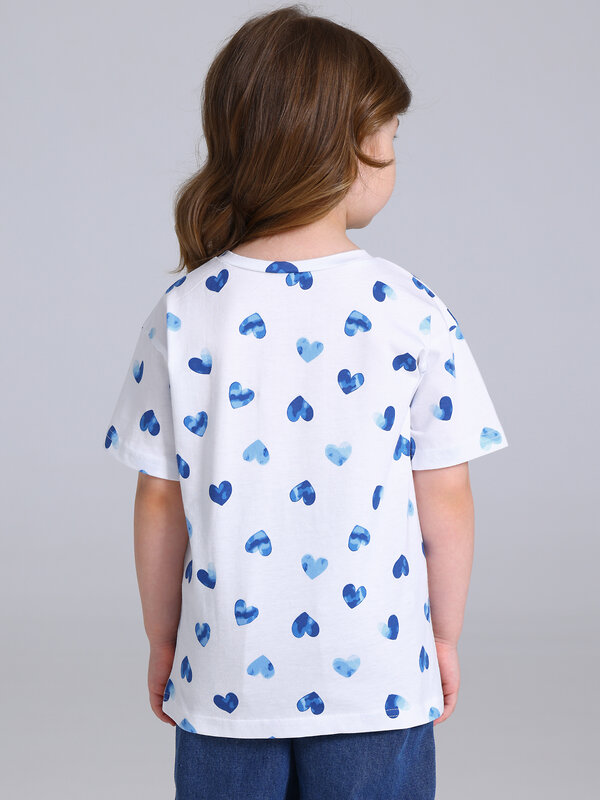 Апрель Футболка 589517 1ДДФК5052001н акварельные голубые сердца на белом