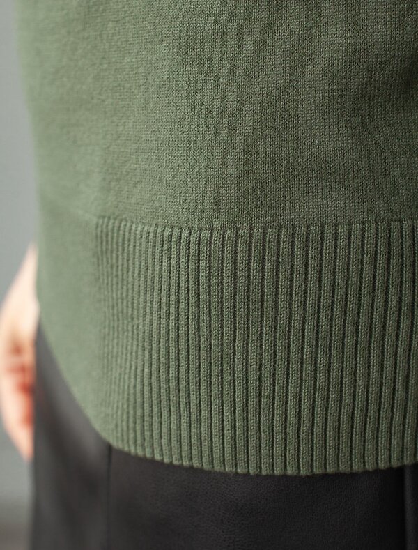 VILATTE Свитер 589800 D34.112 темно-оливковый