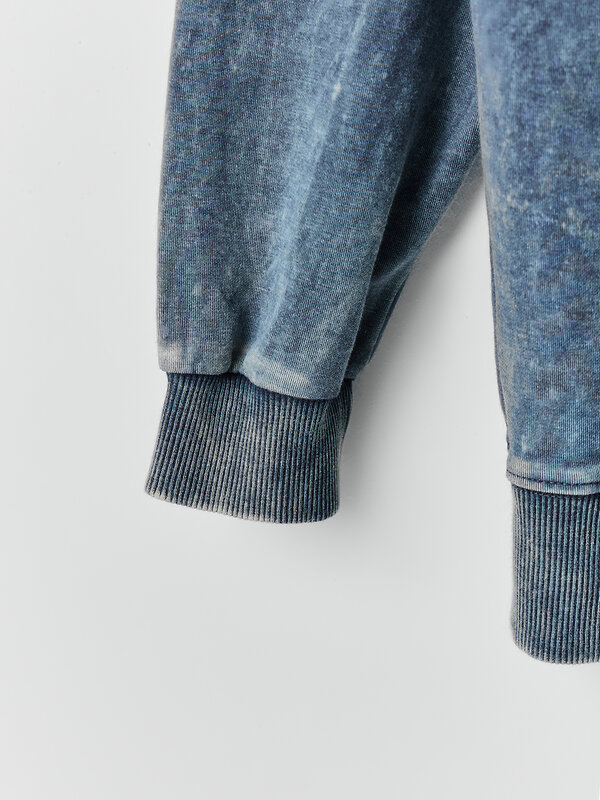 MARK FORMELLE Свитшот 590567 121873/1 ACID WASH графит +печать1