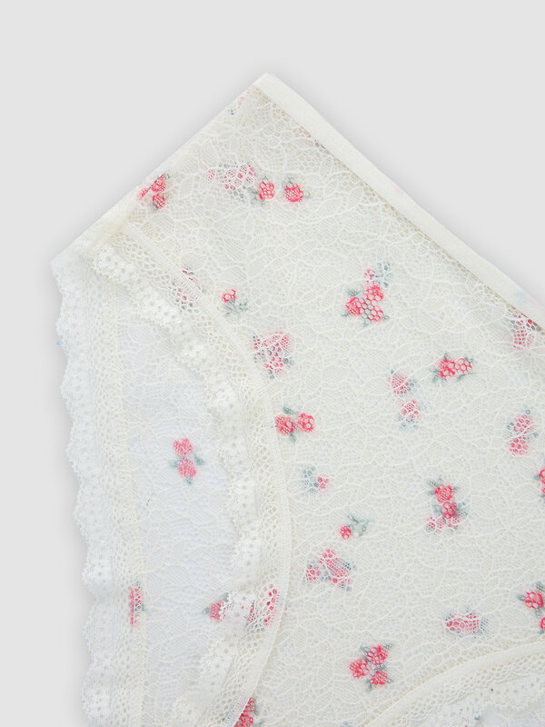 MARK FORMELLE Трусы 590594 412817 розочки на молочном