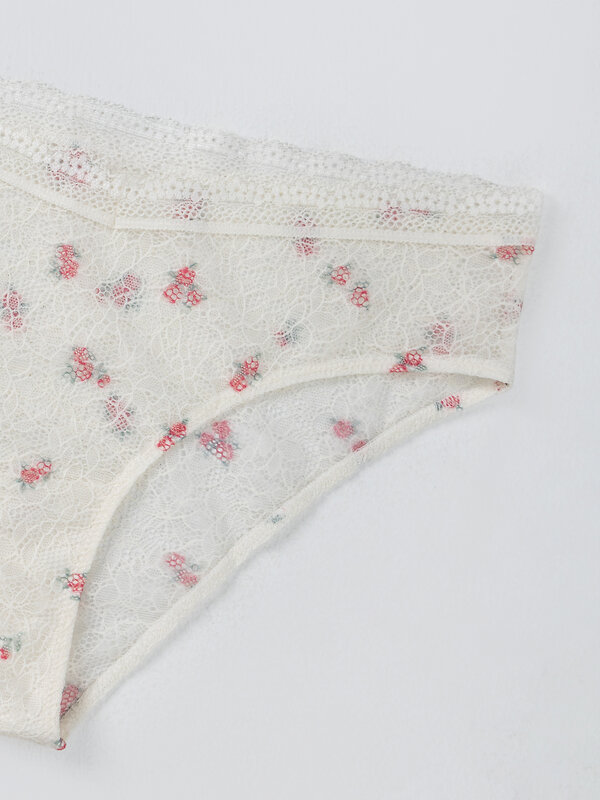 MARK FORMELLE Трусы 590601 412626 розочки на молочном