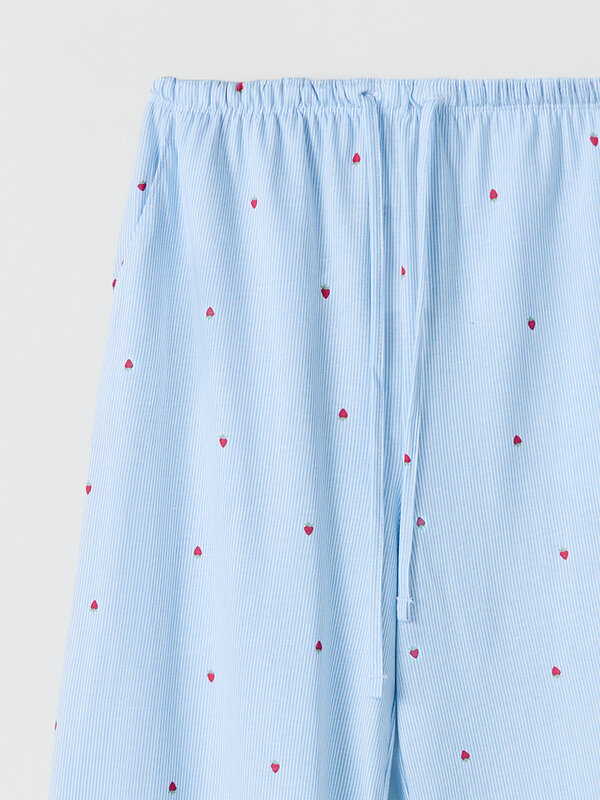 MARK FORMELLE Брюки 591314 532410 клубнички на голубой полоске