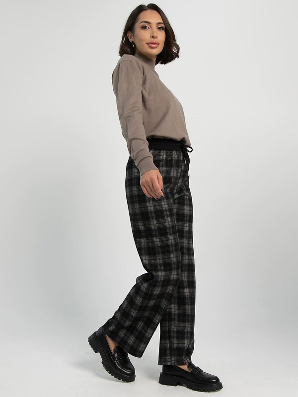 LT Collection Брюки 606900 Б16338-20М черные/клетка