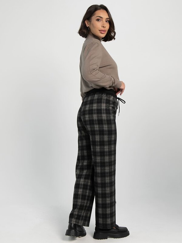 LT Collection Брюки 606900 Б16338-20М черные/клетка