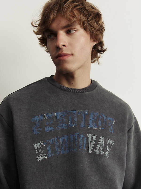 MARK FORMELLE Свитшот 609063 121801/1 ACID WASH сине -черный +печать