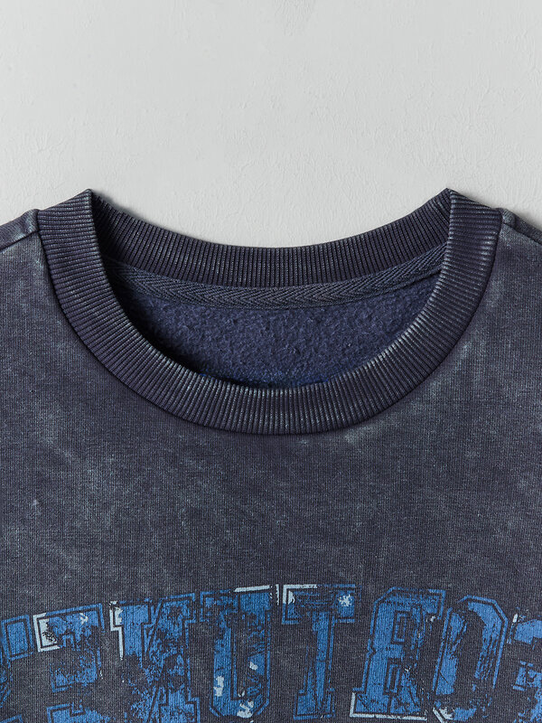 MARK FORMELLE Свитшот 609063 121801/1 ACID WASH сине -черный +печать