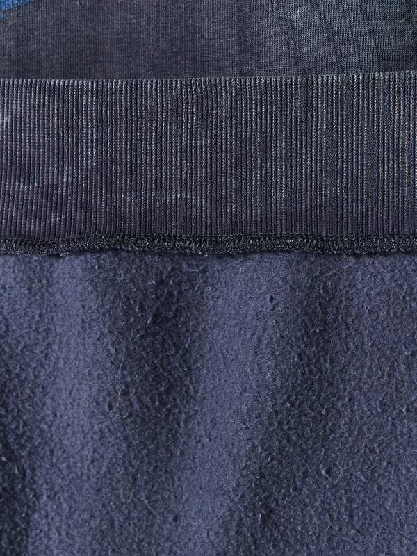 MARK FORMELLE Свитшот 609063 121801/1 ACID WASH сине -черный +печать