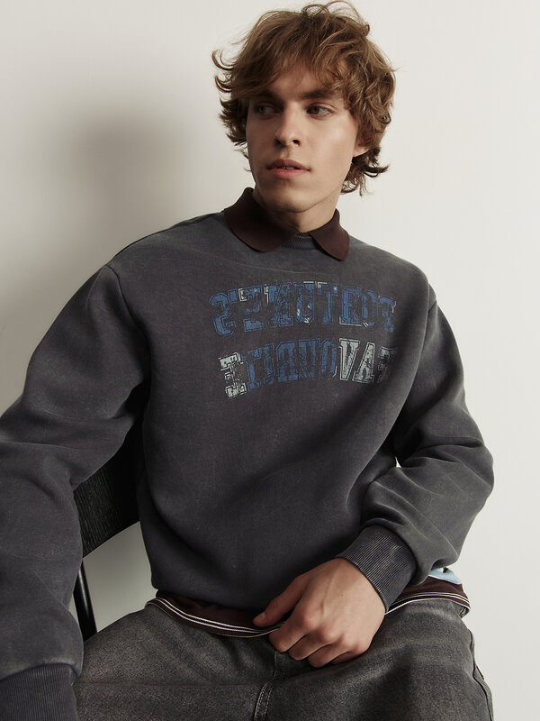 MARK FORMELLE Свитшот 609063 121801/1 ACID WASH сине -черный +печать